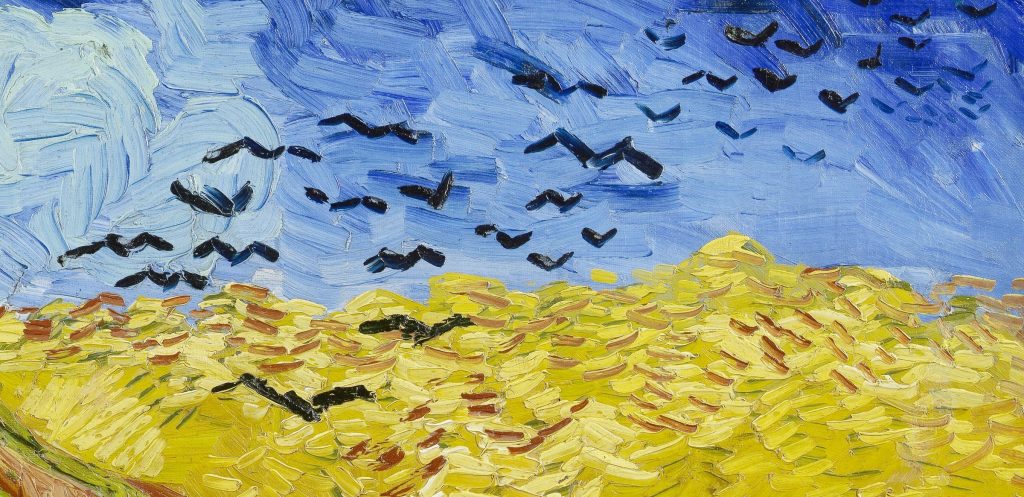 Detalle de Trigal con cuervos: bandada de cuervos negros pintados con pinceladas en forma de uve sobre un cielo azul agitado y el borde amarillo del trigal